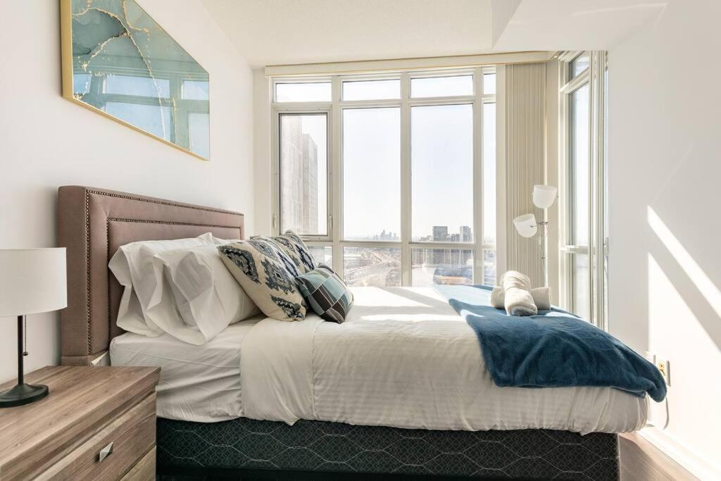 Luxury Downtown Lakeview & City View Condo โตรอนโต ภายนอก รูปภาพ