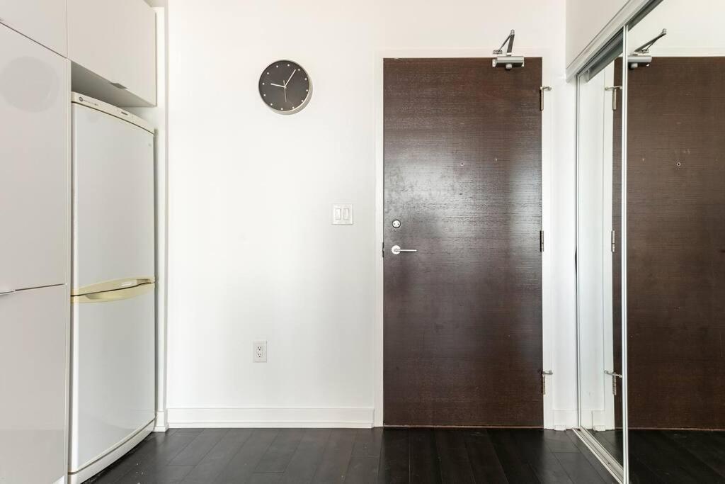 Luxury Downtown Lakeview & City View Condo โตรอนโต ภายนอก รูปภาพ