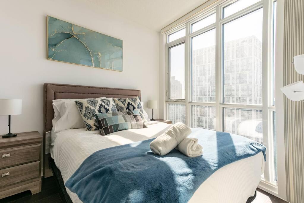 Luxury Downtown Lakeview & City View Condo โตรอนโต ภายนอก รูปภาพ