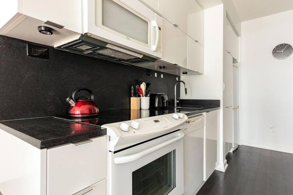 Luxury Downtown Lakeview & City View Condo โตรอนโต ภายนอก รูปภาพ
