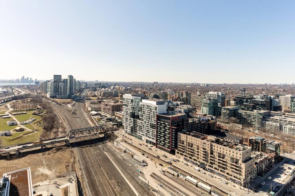 Luxury Downtown Lakeview & City View Condo โตรอนโต ภายนอก รูปภาพ