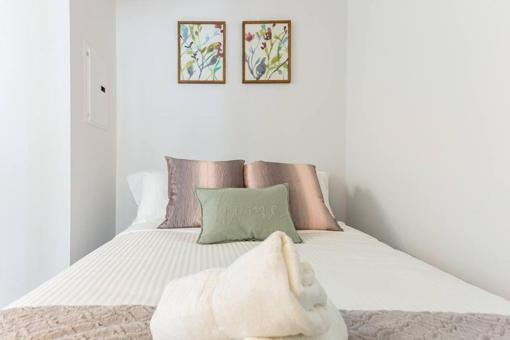 Luxury Downtown Lakeview & City View Condo โตรอนโต ภายนอก รูปภาพ
